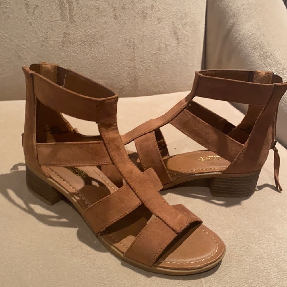 Madeline size 7 heeled sandals